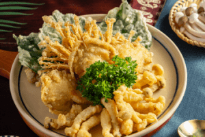 Tempura nấm và rau củ với sốt tôm thịt cay