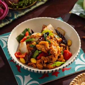 Gà xào hạt điều, bạch quả và rau củ