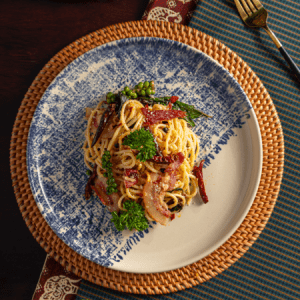 Mỳ ý sốt ớt cay tiêu xanh với thịt xông khói